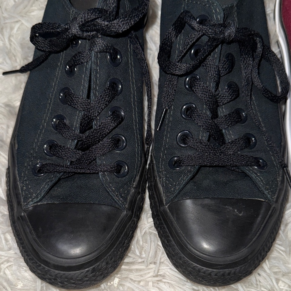 Converse bundle deal. Burgundy red and Black Sneakers. - Picture 6 of 8